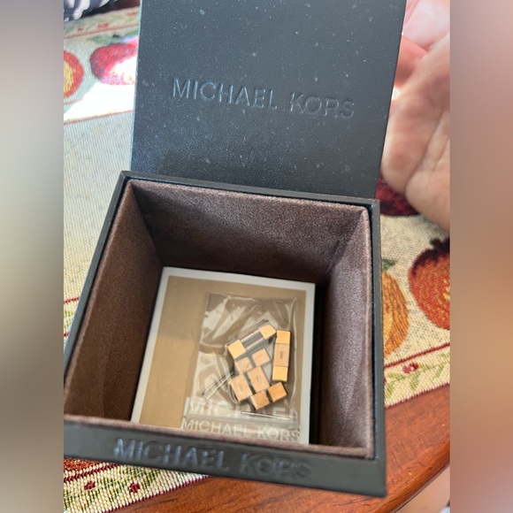 Michael Kors unisex rose gold watch - Picture 5 of 5